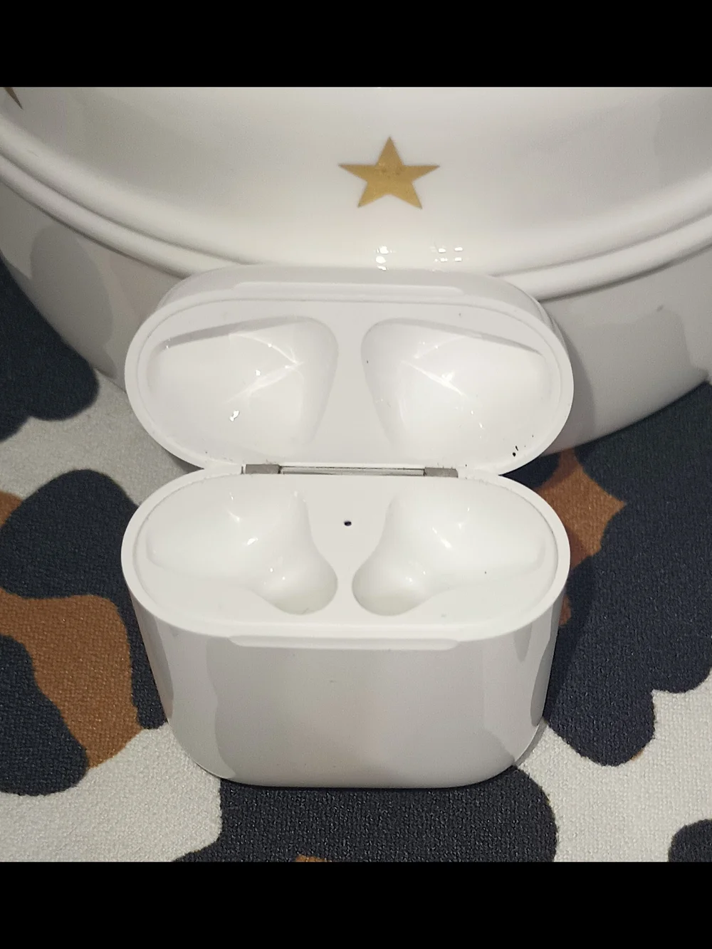 White Wireless Earbuds Charging Case